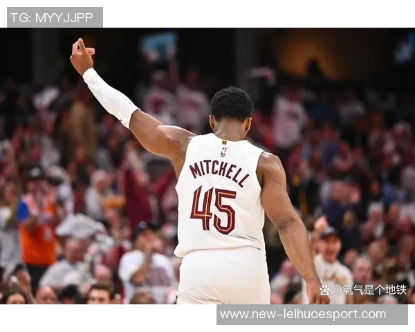 米切尔赞鲍尔赛场思维与詹姆斯相似强调球队所需的关键特质