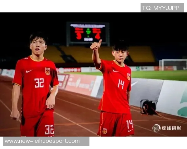 U16国足大胜8-0徐正鹏传中助攻张伯霖精彩头球破门