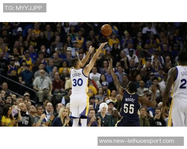 四年前的今天库里三分球超越雷阿伦成为NBA历史三分王的辉煌时刻