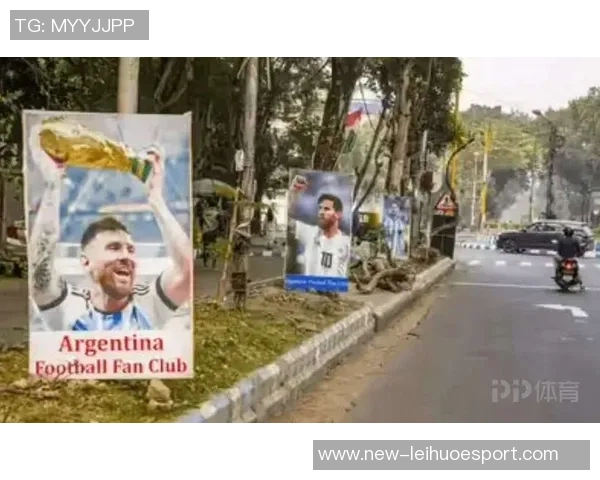 梅西孟买活动获赠印度风格画像与安东内拉共庆浪漫时刻