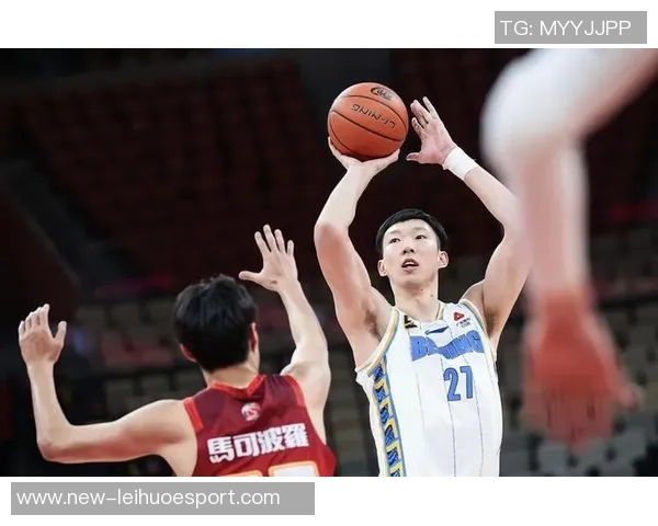 周琦进攻积极性不足全场仅出手四次贡献七分八篮板两助攻表现平淡