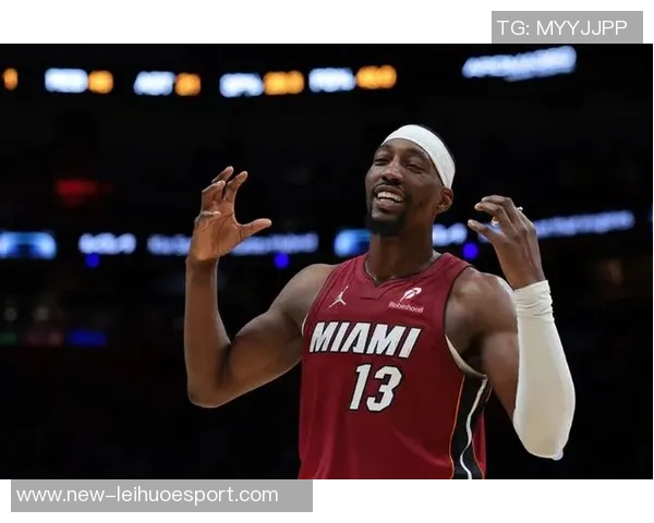 阿德巴约半场火力全开13投7中三分3中7砍下17分助力球队进攻